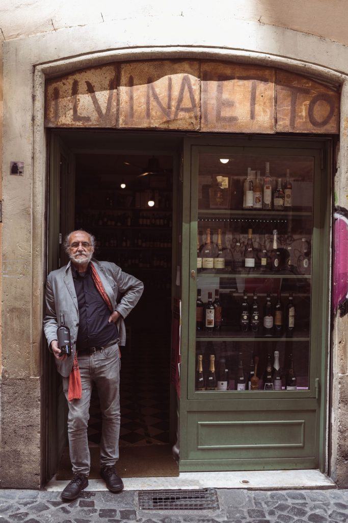 Il Vinaietto in Rome wine bistro - Giancarlo leaning on the entrance door