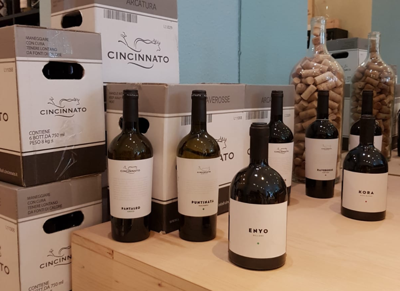 Vini sui Vini:Autoctono, accessibile e con un'anima, Paolo Pozzolini ci mostra nel suo punto vendita i vini selezionati della Cincinnato